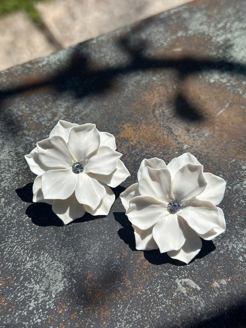 White Daisy Earring with Diamond