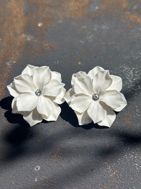 White Daisy Earring with Diamond